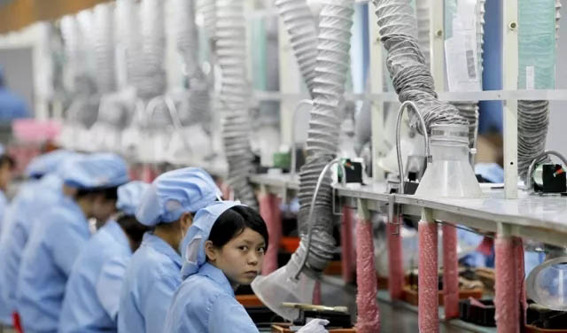 未來幾年，制造業(yè)、服務(wù)業(yè)等勞動密集型產(chǎn)業(yè)的招工將更加困難，勞動力成本也必將日益高漲