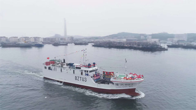 我國自主建造的首批兩艘大洋性玻璃鋼超低溫金槍魚延繩釣船隆興801和隆興802順利啟航，對于我國的玻璃鋼漁船產(chǎn)業(yè)化進(jìn)程具有里程碑式的重要而深遠(yuǎn)的意義。廣東博皓提供玻璃鋼船艇選材解決方案。
