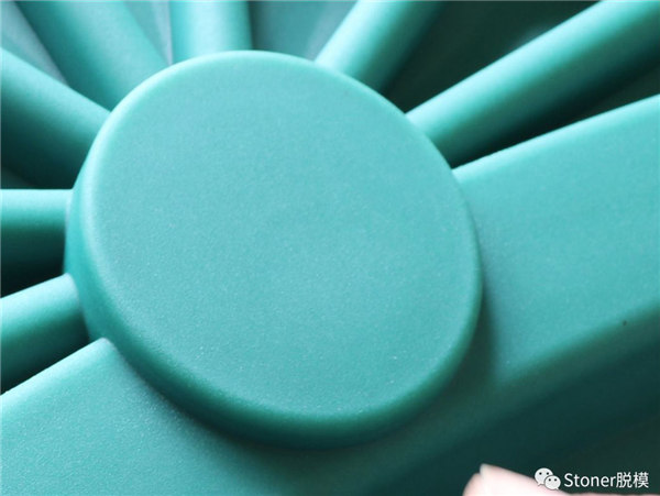使用Stoner TraSys RotoFlow改善了產(chǎn)品質(zhì)量，提供了沒有針孔的光滑表面！