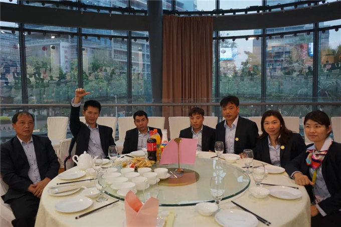 博皓家人們歡聚一堂，把酒言歡，開懷暢飲-4